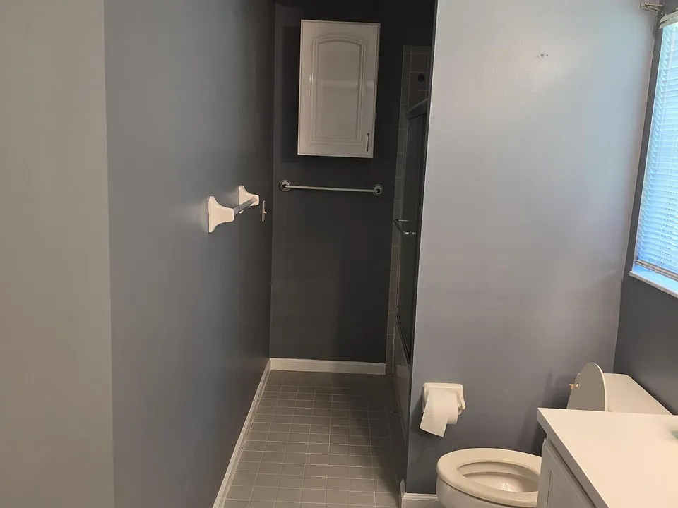 100 Kings Way