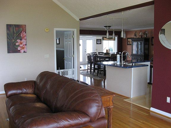 3rd image of 1073 Banister Pl