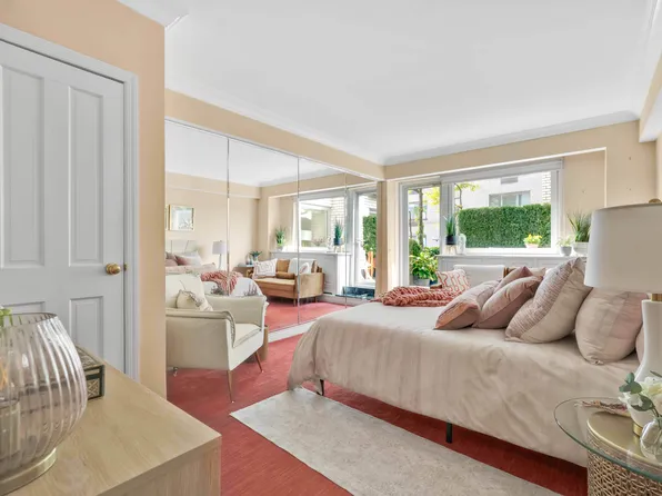 45 Sutton Place South image 15 of 35