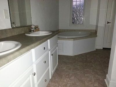 4th image of 3203 Silver Lake Ct