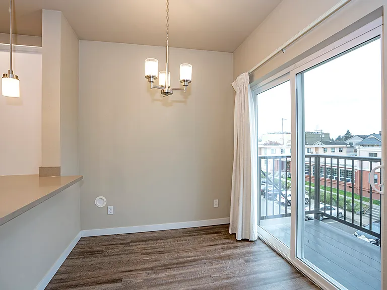 627 N Fife St — Photo 21