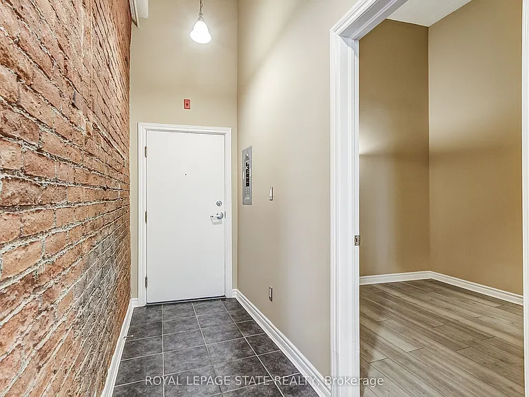 80 King William St #214 — Photo 6