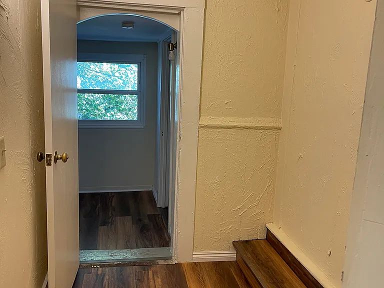 338 W 5th St #6 — Photo 2