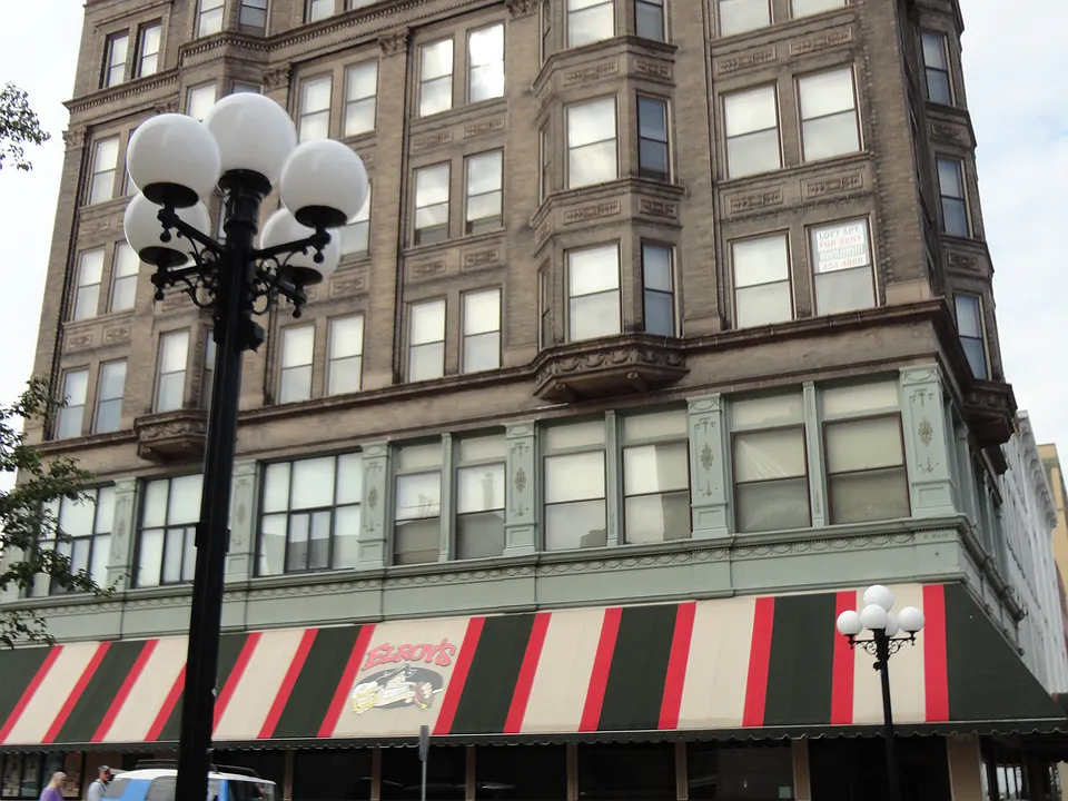 104 W Washington St #5