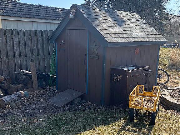 4th image of 2055 Parkview Dr