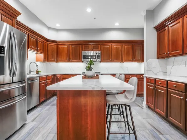 432 Boxwood Ln, Clinton, MA 01510