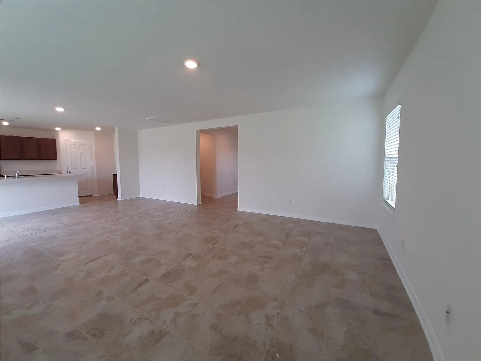 4 bed, 2.5 bath, 2630 sqft, $2,395 — Photo 4