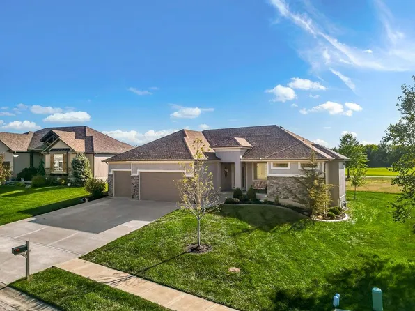 4304 S Stone Canyon Dr, Blue Springs, MO 64015