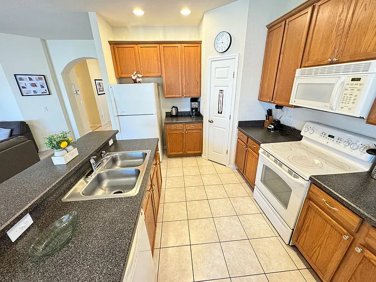 4986 Thames St W — Photo 15