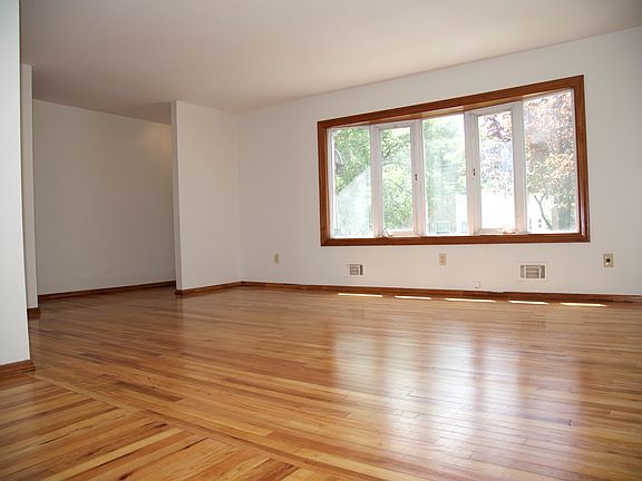 5th image of 103 Vedder Ave