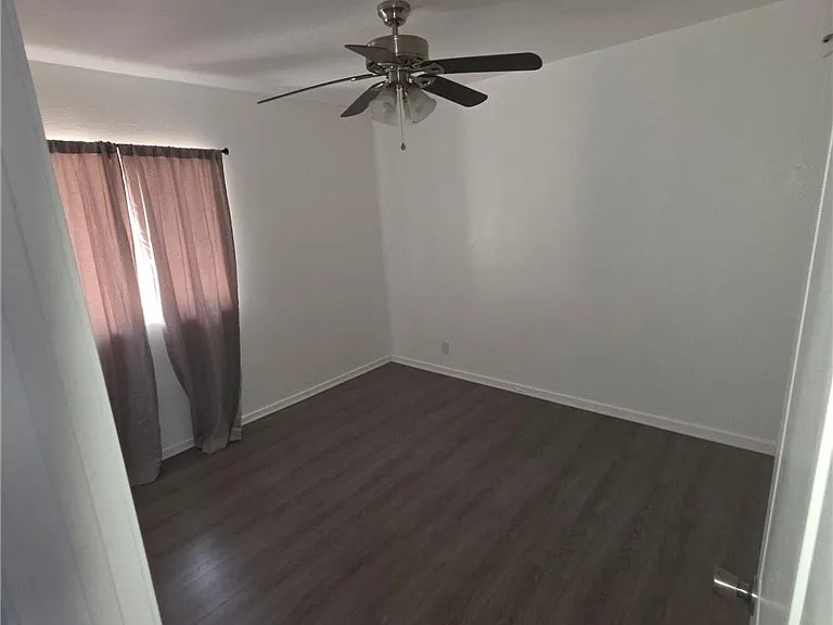 512 E St — Photo 12