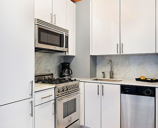 3rd image of 322 W 57th St APT 19A