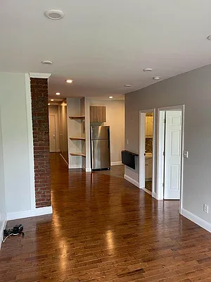 Rented by Arwell Realty | media 3