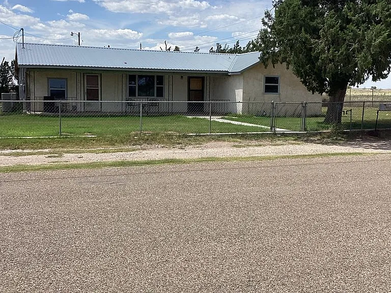 1520 S Industrial Dr — Photo 2