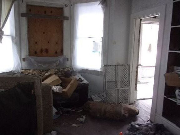 5th image of 410 Knox Ave