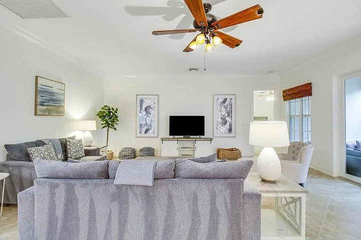 2 bed, 2.5 bath, 2396 sqft, $6,500 — Photo 4