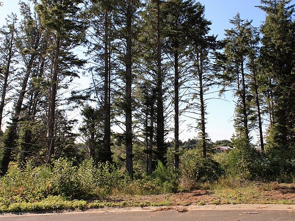 3rd image of SE 41st St 23 #23