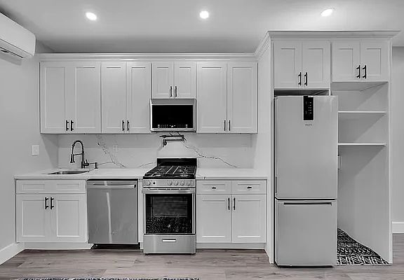 3rd image of 30 Marconi Pl APT 3