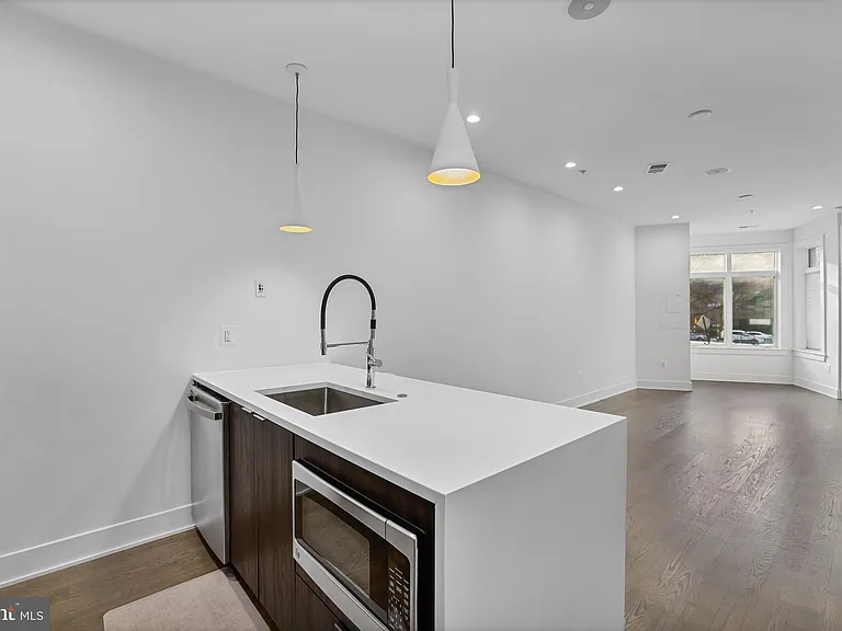 1220 Potomac Ave SE #3 — Photo 8