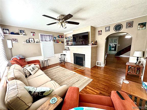 4th image of 210 N 13th St