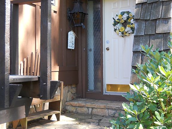 2nd image of 141 Oak Dr