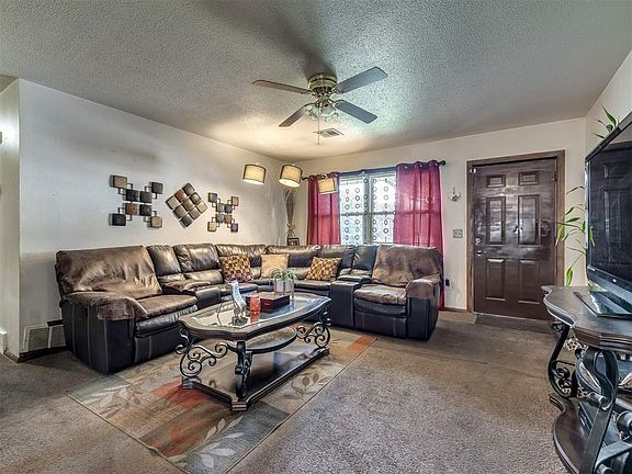 3rd image of 3412 Paradise Cir