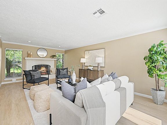 5th image of 8122 Waynemer Way