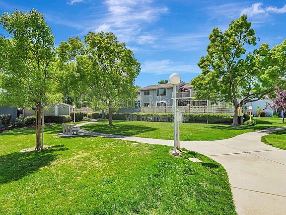 5th image of 37050 Meadowbrook Cmn APT 203