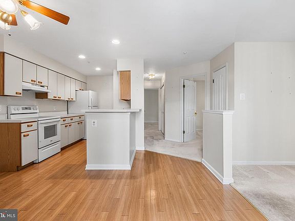 3rd image of 109 Remington Ct