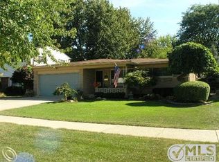 19918 Fleetwood Dr, Harper Woods, MI 48225
