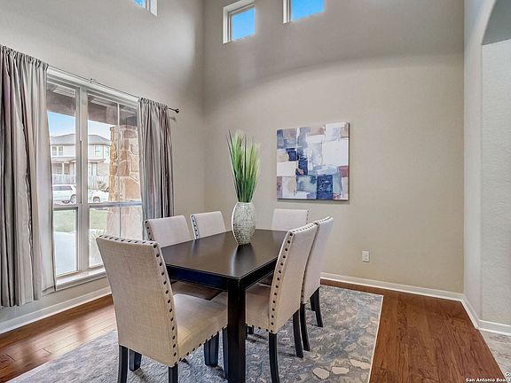 5th image of 903 OAKWOOD WAY