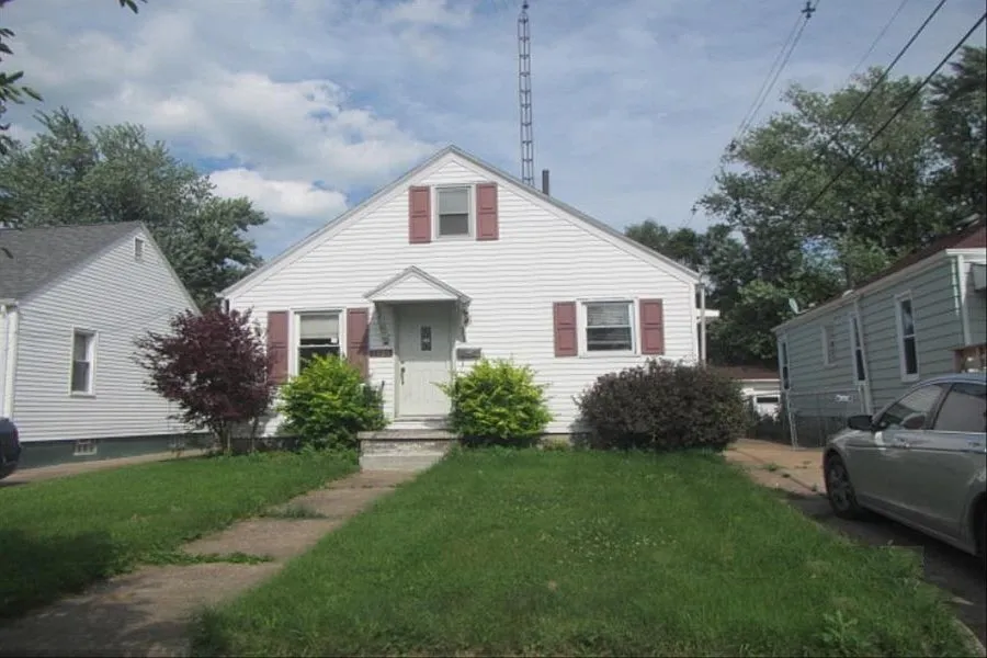 1106 Hollyrood Rd photo 1