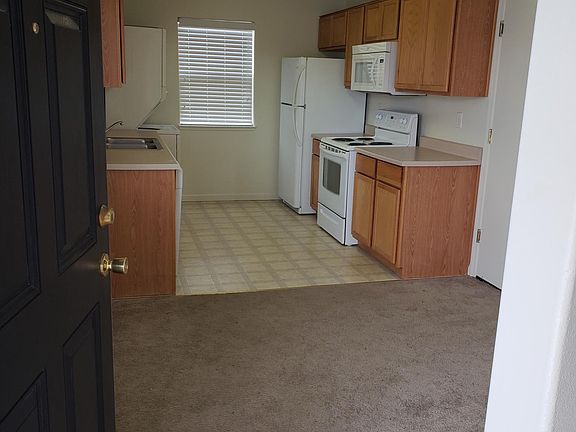 4th image of 865 Sunny Ln Unit D