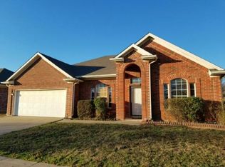 903 Shoal Creek Dr, Arlington, TX 76001