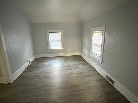 3rd image of 2112 Miami St #2