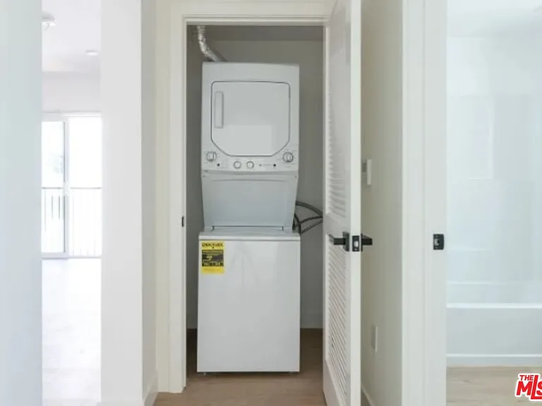339 S Oxford Ave #202 — Photo 11
