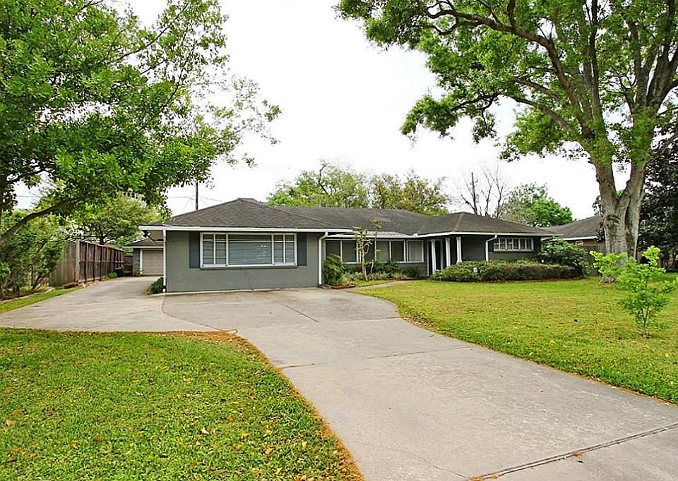 Large Bellaire lot: 90x130. Property is priced for land value. The house (SEE Floor Plan) is a bonus