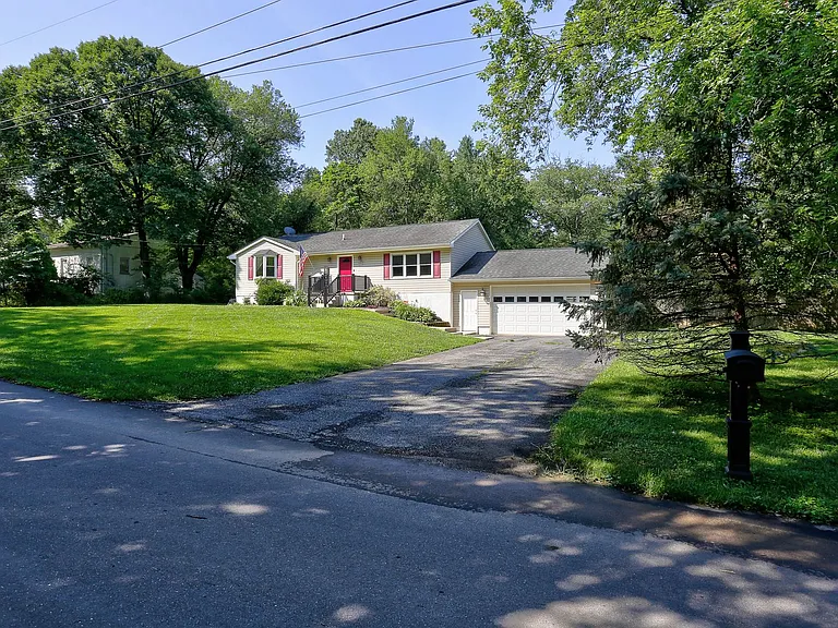 1735 Maple Ave — Photo 29