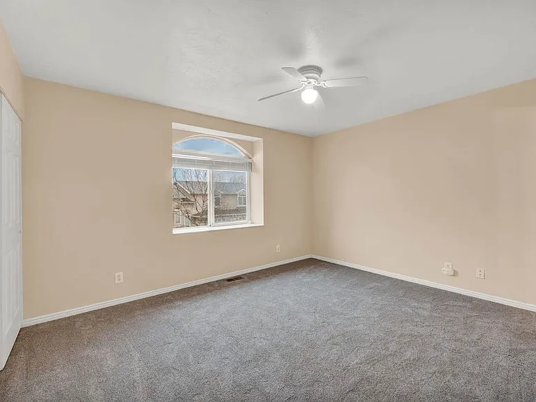4727 W Mona Ln — Photo 8