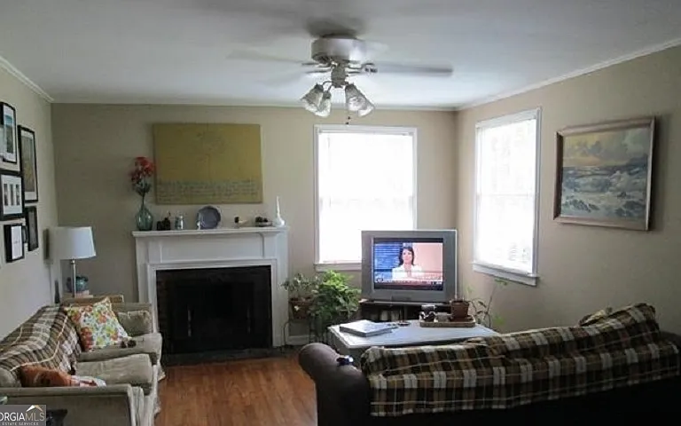 2285 Elmridge Dr — Photo 2