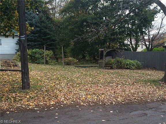 2nd image of 221 Park Ave