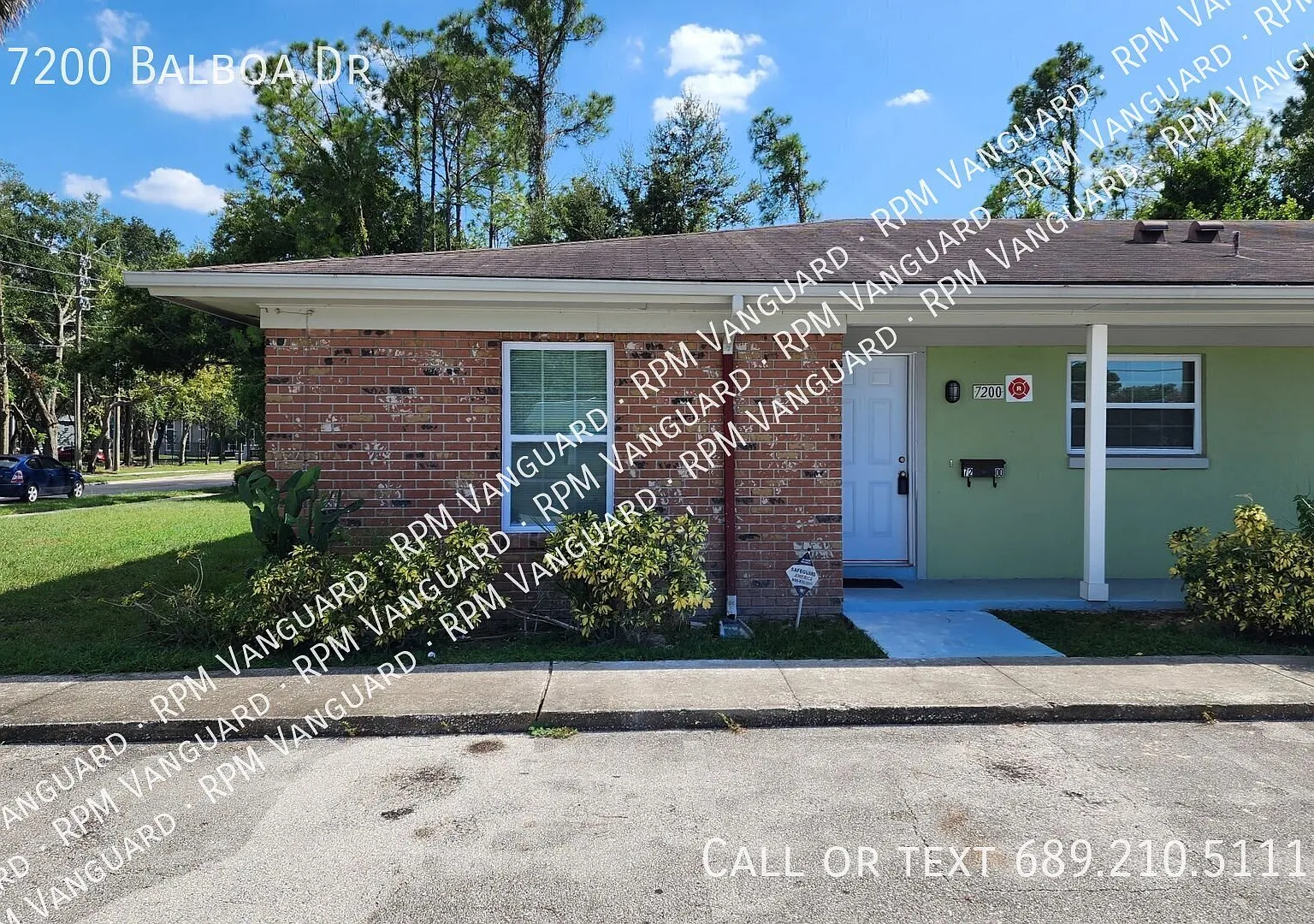 Ground Floor End Unit Condo with Open Floor Plan and Screened Patio; Water Included — Photo 1