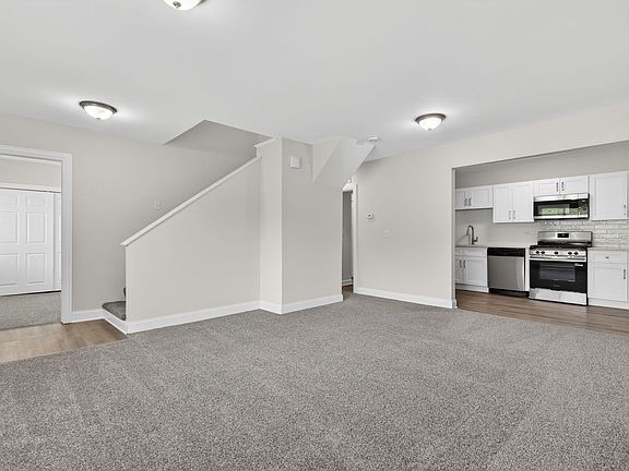 3rd image of 330 Harwood St