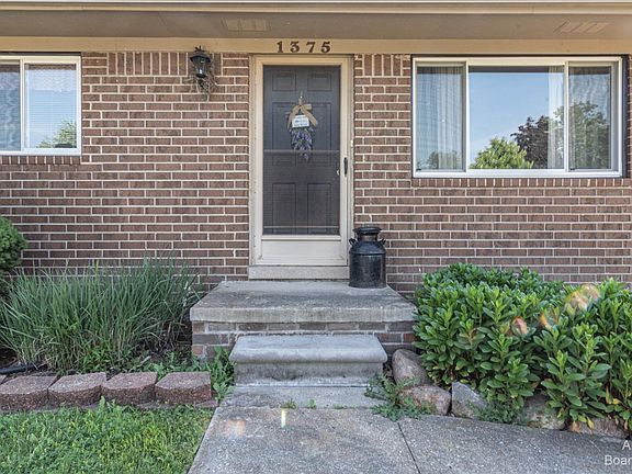 2nd image of 1375 Marlowe St