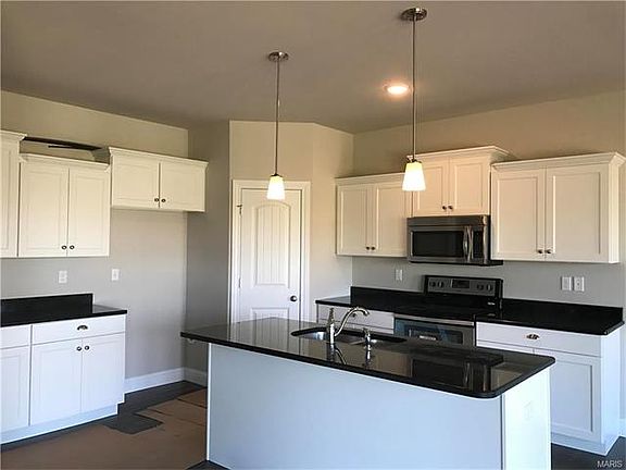 2nd image of 252 Peoria Ln