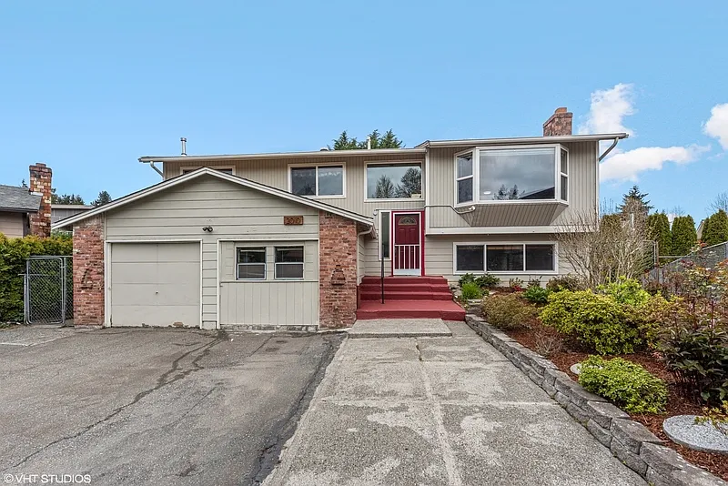 2010 N 153rd Pl