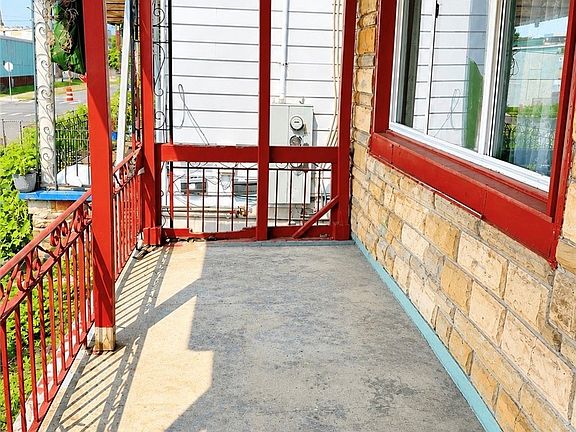 3rd image of 40 Ashley St