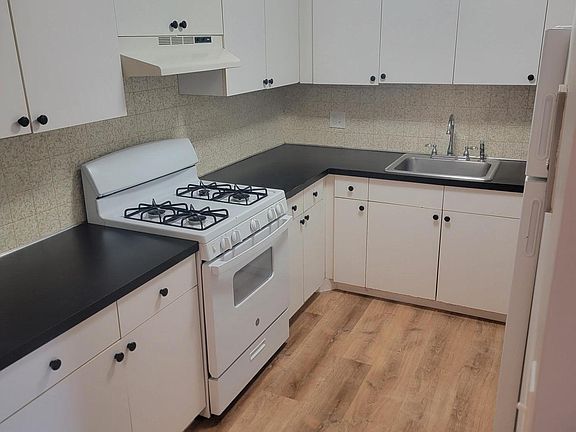 4th image of 134-138 Pelham St #138-21
