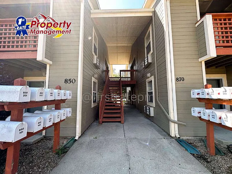 850 W Belmont St #208 — Photo 3