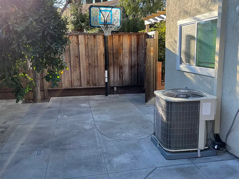 448 Lisa Ann St — Photo 5
